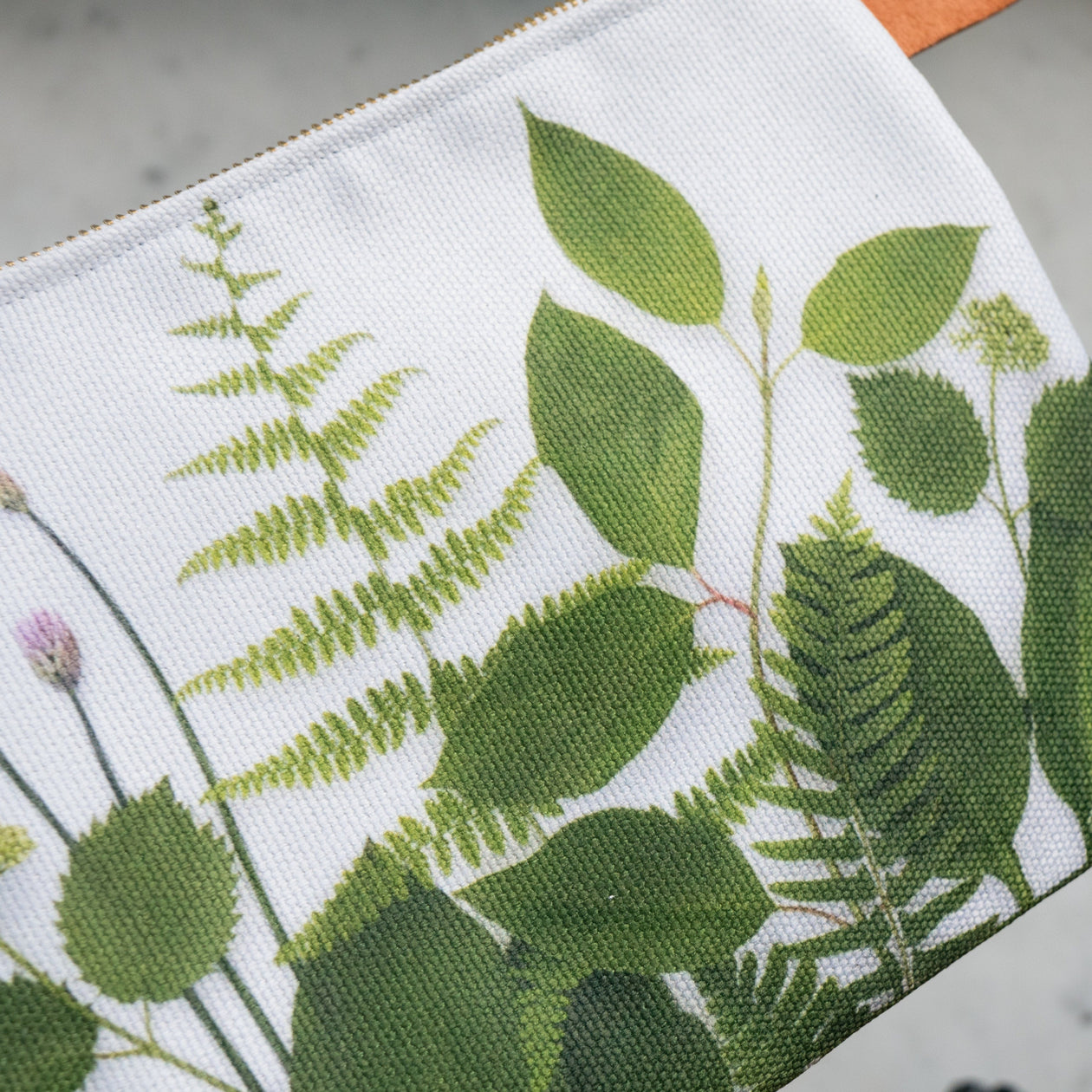 Zipper Bag ~ Greenery on white