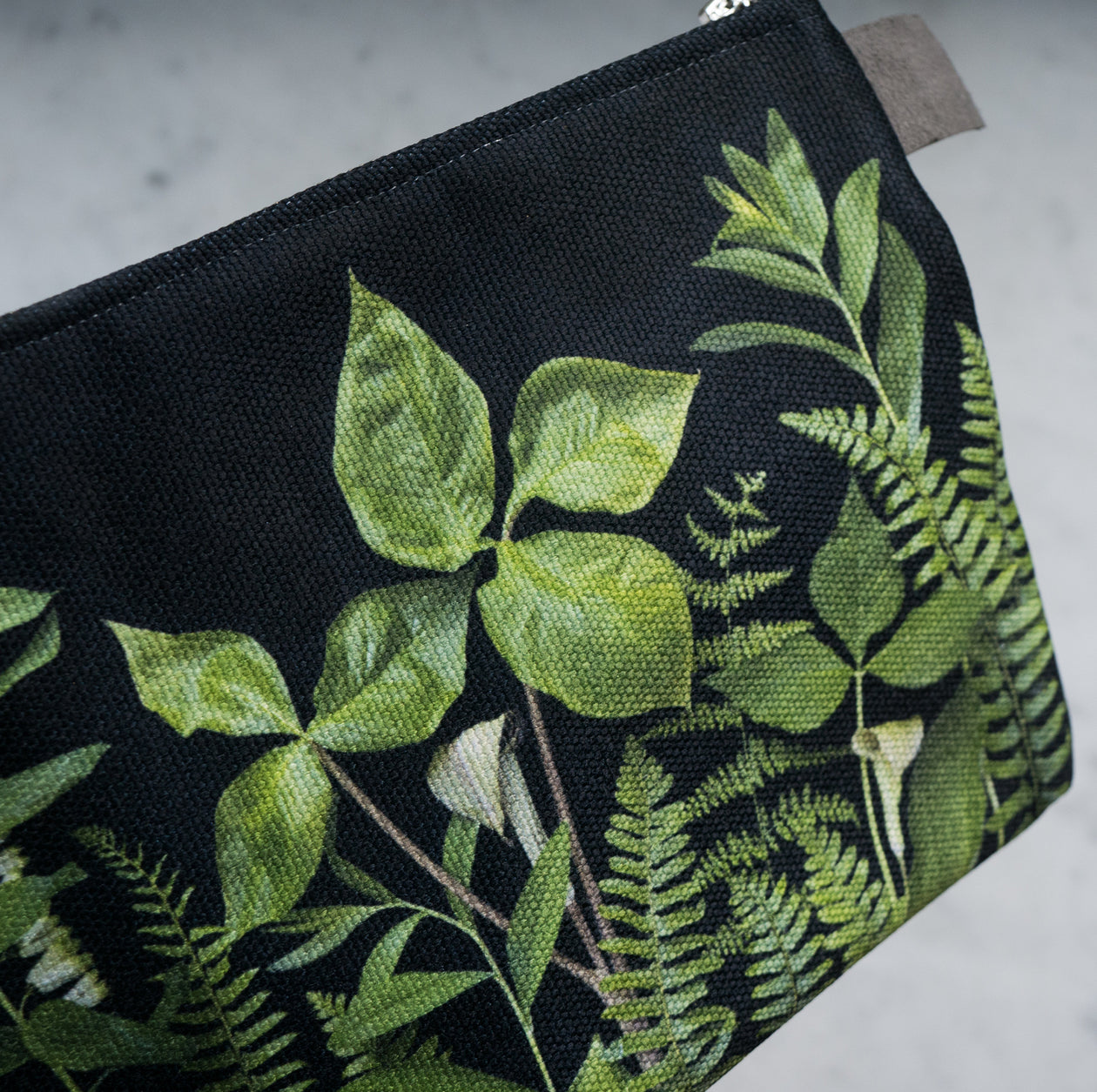 Zipper Bag ~ Greenery on Black